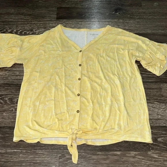 Maternity short sleeve top - Picture 1 of 7